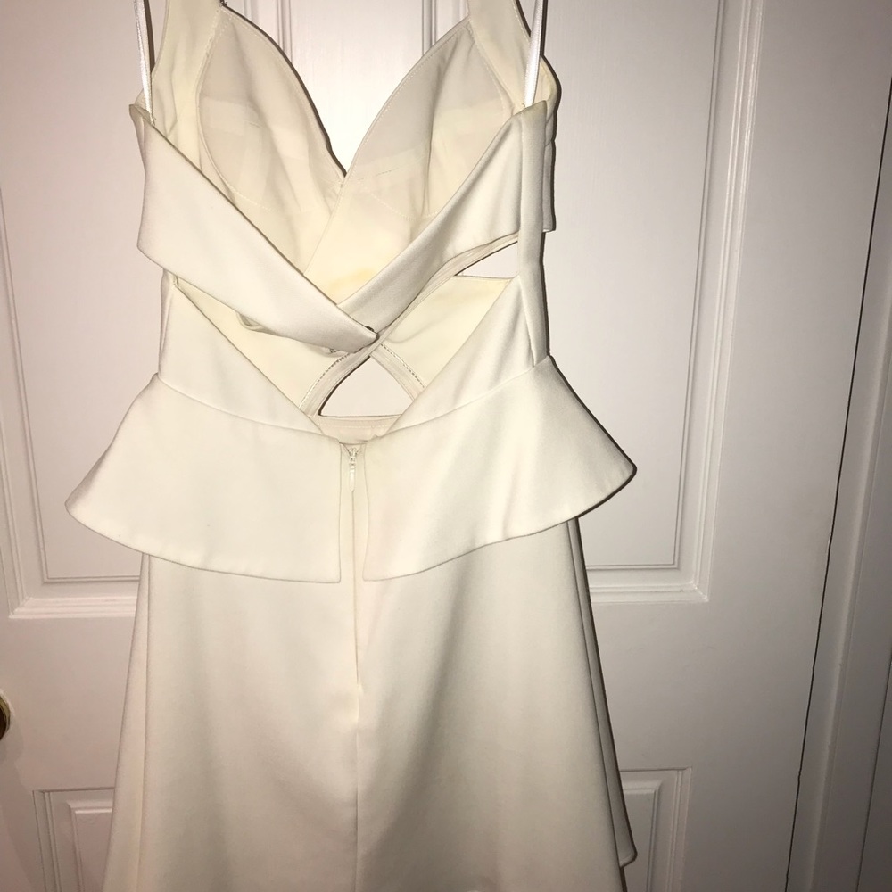 Short open white dress